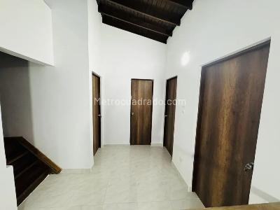 Casa de 4 alcobas en arriendo en Santa Monica, Medellín, 250 m² · foto 7 de 20
