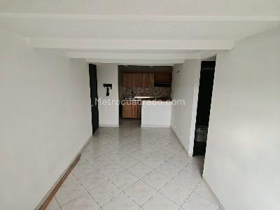 Apartamento de 3 alcobas en arriendo en Los Colores, Medellín, 56 m² · foto 2 de 12
