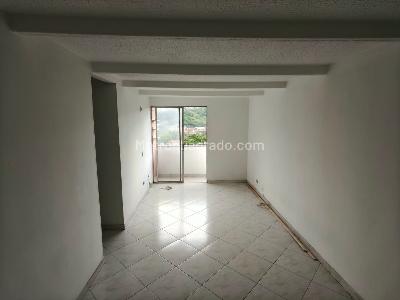 Apartamento de 3 alcobas en arriendo en Los Colores, Medellín, 56 m² · foto 3 de 12