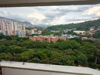 Apartamento de 3 alcobas en arriendo en Los Colores, Medellín, 56 m² · foto 4 de 12
