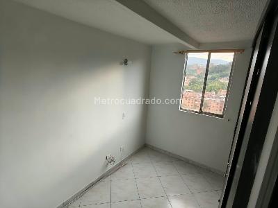 Apartamento de 3 alcobas en arriendo en Los Colores, Medellín, 56 m² · foto 6 de 12