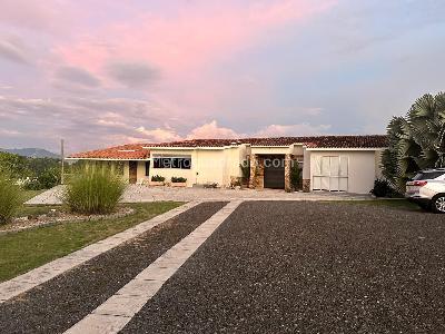 Casa en venta en Las Casonas, Pereira · foto 2 de 16