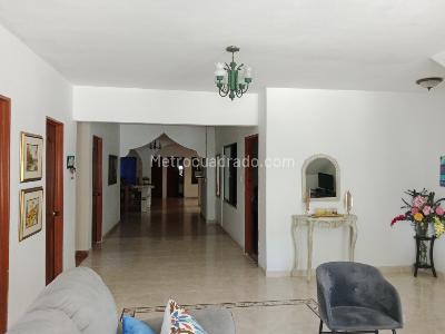 Casa de 5 alcobas en venta en La Libertad, Cali, 435 m² · foto 3 de 20