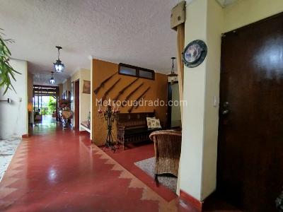 Casa de 5 alcobas en venta en Cristales, Cali, 475 m² · foto 3 de 20