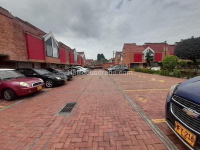 Casa de 3 alcobas en venta en Centro A Media Cuadra Del Parque Principal De Chia, Chía, 83 m² · foto 3 de 20