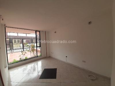 Casa de 3 alcobas en venta en Centro A Media Cuadra Del Parque Principal De Chia, Chía, 83 m² · foto 9 de 20