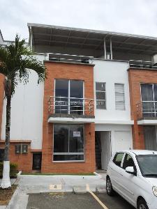 Casa de 3 alcobas en venta en Olivar De Los Vientos 1, Pereira, 120 m² · foto 2 de 11