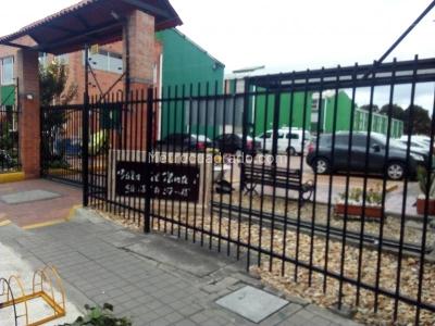 Casa de 3 alcobas en arriendo en Mirandela, Bogotá, 79 m² · foto 1 de 20