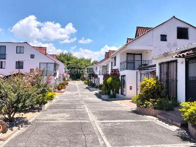 Casa de 3 alcobas en venta en Santa Elena, Pereira, 75 m² · foto 5 de 12