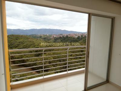 Apartamento de 3 alcobas en venta en Parque San Agustin, Floridablanca, 80 m² · foto 2 de 13