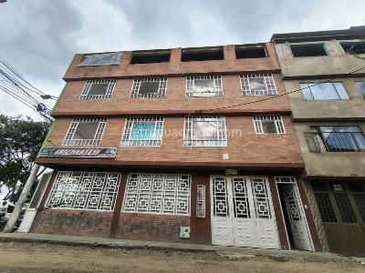 Casa de 5 alcobas en venta en Los Almendros, Bogotá, 295 m² · foto 3 de 20