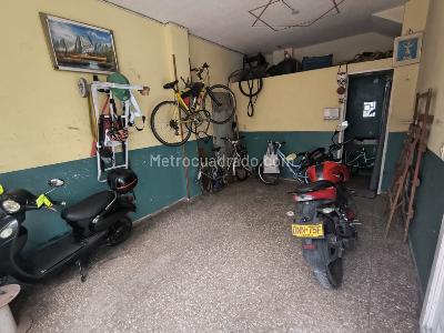 Casa de 5 alcobas en venta en Los Almendros, Bogotá, 295 m² · foto 4 de 20