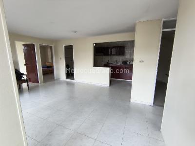 Casa de 5 alcobas en venta en Los Almendros, Bogotá, 295 m² · foto 13 de 20
