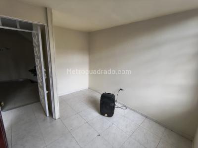 Casa de 5 alcobas en venta en Los Almendros, Bogotá, 295 m² · foto 17 de 20
