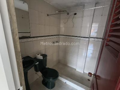 Casa de 5 alcobas en venta en Los Almendros, Bogotá, 295 m² · foto 19 de 20
