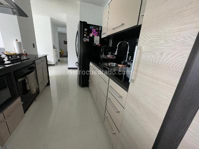 Apartamento en venta en Pinares, Pereira · foto 5 de 13