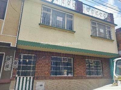 Casa de 5 alcobas en venta en Los Cerezos, Bogotá, 175 m² · foto 2 de 4