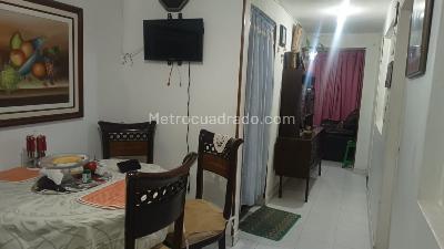 Casa de 5 alcobas en venta en Engativa Centro, Bogotá, 247 m² · foto 2 de 17