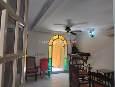 Casa de 3 alcobas en venta en Villas De Guadalquivir, Girardot, 72 m² · foto 2 de 20