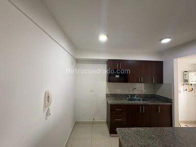 Apartamento de 3 alcobas en venta en Loma Linda, Sabaneta, 92 m² · foto 15 de 20
