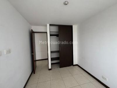 Apartamento de 3 alcobas en venta en Loma Linda, Sabaneta, 92 m² · foto 2 de 20