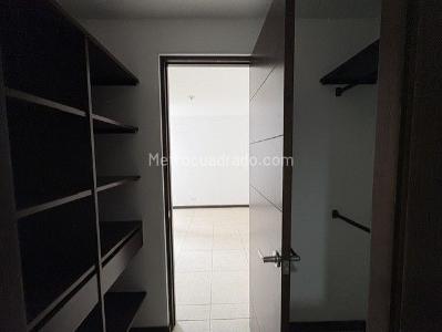 Apartamento de 3 alcobas en venta en Loma Linda, Sabaneta, 92 m² · foto 6 de 20
