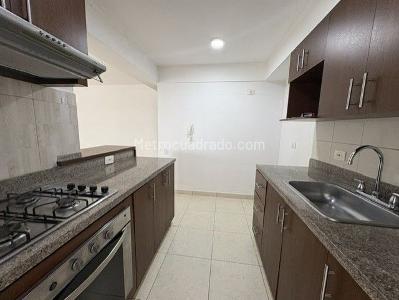 Apartamento de 3 alcobas en venta en Loma Linda, Sabaneta, 92 m² · foto 9 de 20