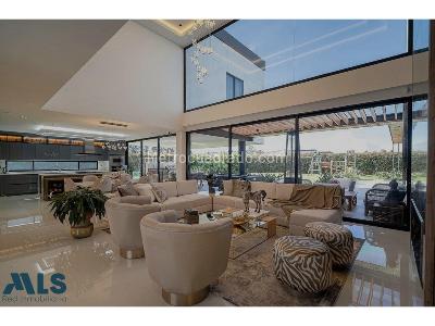 Casa de 4 alcobas en venta en Llanogrande, Rionegro, 800 m² · foto 2 de 20