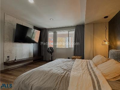 Apartaestudio en venta en Loma De Las Brujas, Envigado, 81 m² · foto 17 de 18