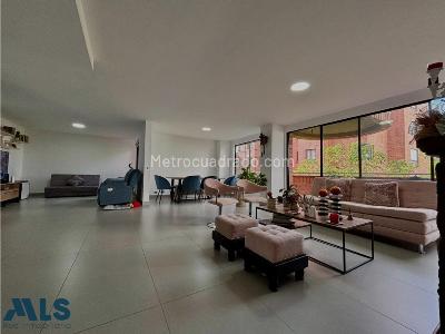 Apartamento en venta en Oviedo, Medellín · foto 2 de 13