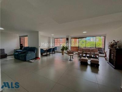 Apartamento en venta en Oviedo, Medellín · foto 3 de 13