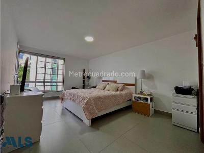Apartamento en venta en Oviedo, Medellín · foto 7 de 13