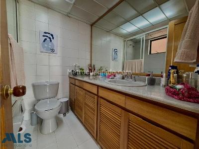 Apartamento en venta en Oviedo, Medellín · foto 8 de 13