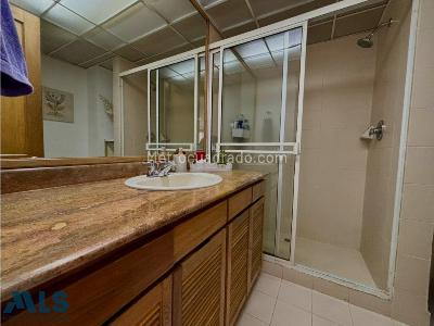 Apartamento en venta en Oviedo, Medellín · foto 9 de 13