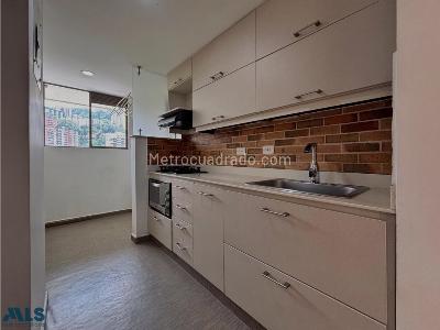 Apartamento de 3 alcobas en venta en Las Palmas, Medellín, 78 m² · foto 4 de 15