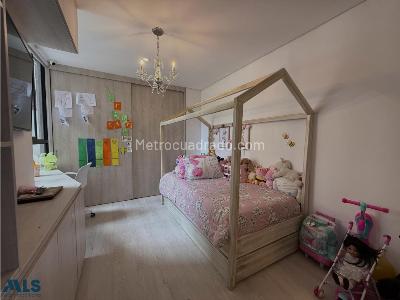 Apartamento de 3 alcobas en venta en Loma De Las Brujas, Envigado, 147 m² · foto 19 de 20