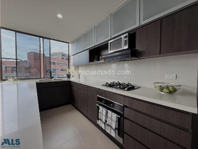 Apartamento en venta en Altos Del Poblado, Medellín · foto 9 de 20