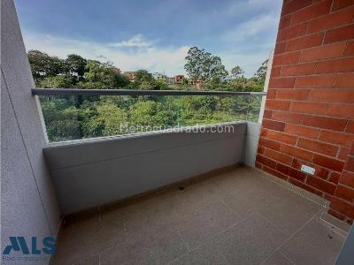 Apartamento de 2 alcobas en venta en La Colina, Medellín, 54 m² · foto 1 de 11
