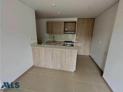 Apartamento de 2 alcobas en venta en La Colina, Medellín, 54 m² · foto 3 de 11