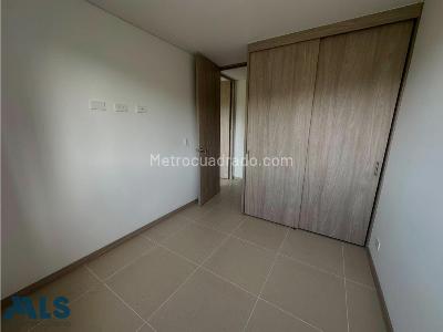Apartamento de 2 alcobas en venta en La Colina, Medellín, 54 m² · foto 8 de 11