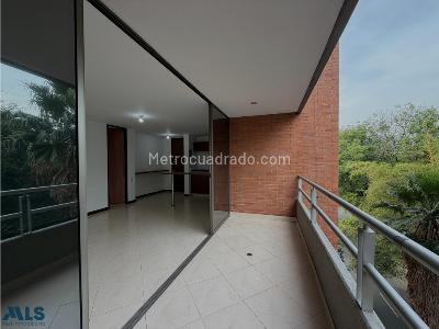 Apartamento de 1 alcoba en venta en Patio Bonito, Medellín, 62 m² · foto 2 de 16