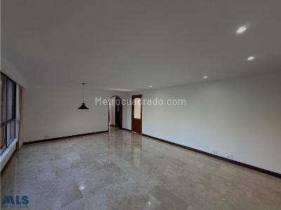 Apartamento de 3 alcobas en venta en Los Balsos, Medellín, 119 m² · foto 4 de 18