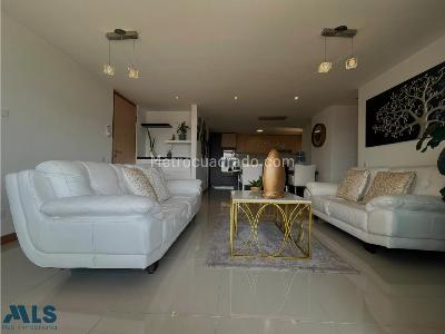 Apartamento de 3 alcobas en venta en Loma Del Escobero, Envigado, 111 m² · foto 3 de 18