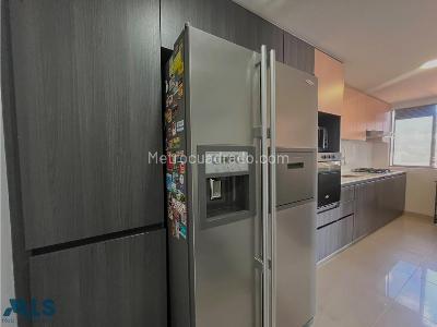 Apartamento de 3 alcobas en venta en Loma Del Escobero, Envigado, 111 m² · foto 9 de 18