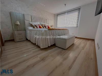 Apartamento de 3 alcobas en venta en Loma Del Escobero, Envigado, 111 m² · foto 13 de 18