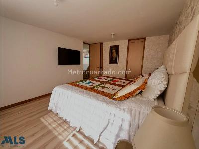 Apartamento de 3 alcobas en venta en Loma Del Escobero, Envigado, 111 m² · foto 14 de 18
