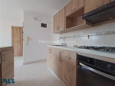 Apartamento de 3 alcobas en venta en Milan, Envigado, 81 m² · foto 3 de 13
