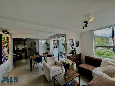 Apartamento de 2 alcobas en venta en Loma De Los Bernal, Medellín, 71 m² · foto 6 de 12