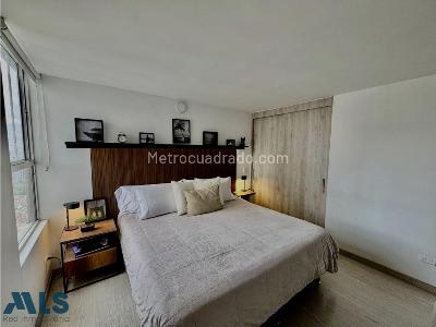 Apartamento de 2 alcobas en venta en Loma De Los Bernal, Medellín, 71 m² · foto 9 de 12