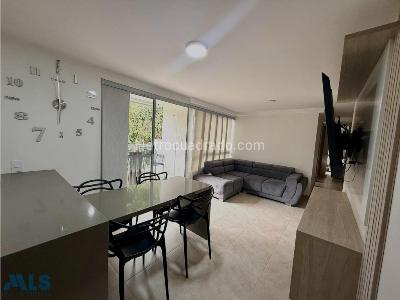 Apartamento de 3 alcobas en venta en La Cuenca, Envigado, 66 m² · foto 2 de 14